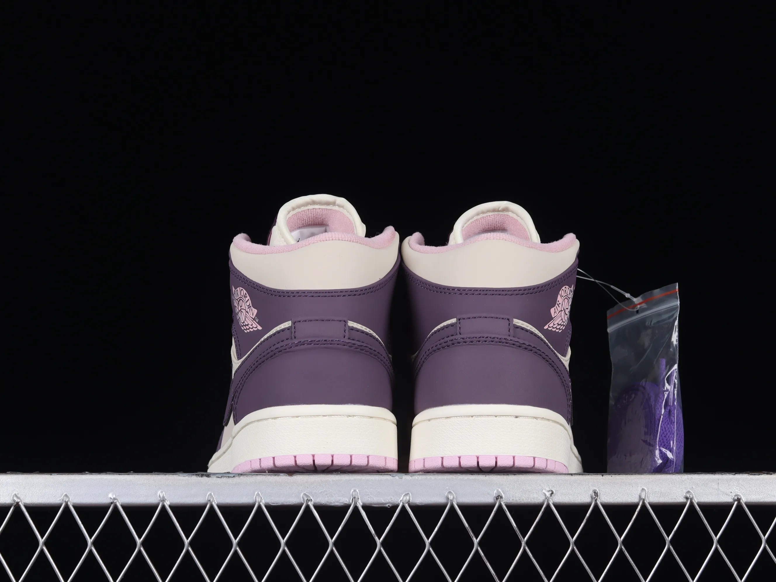 All Categories Air Jordan Jordan Series Basketball Shoes Air Jordan 1 Mid Air Jordan 1 Mid GS "Pro Purple" AJ1 Joe 1 White Purple Pink China Basketball Shoes 555112-500